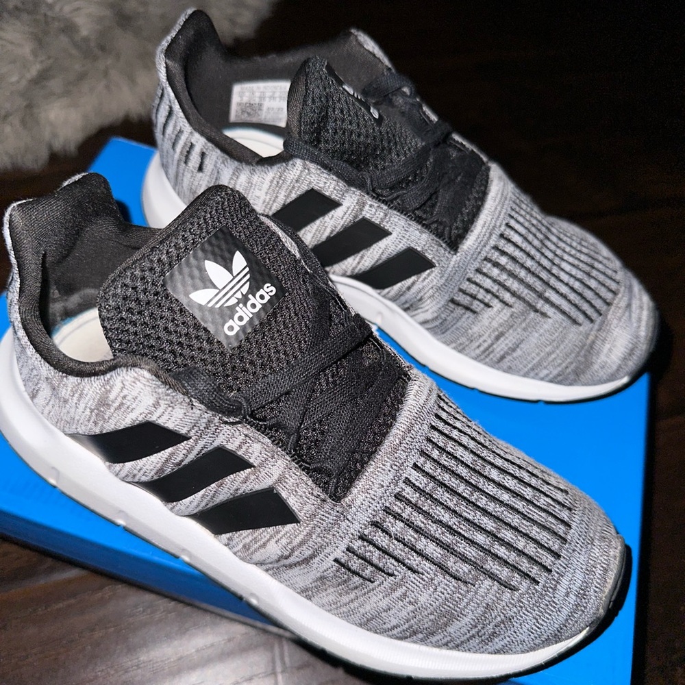 Adidas swift run sneakers 👟💙